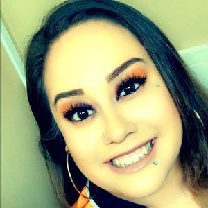 Meet your Posher, Desiree